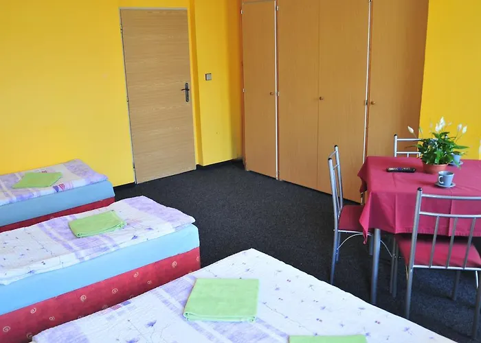 Alia Hostel *