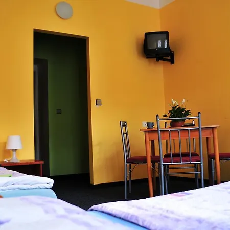 Alia Hostal *